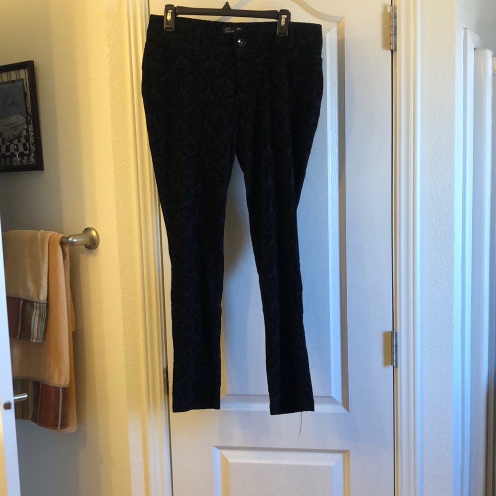 Brand new w/ tags seven 7 velvet printed pants